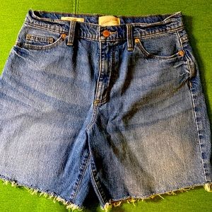 NWOT-Universal Thread “vintage” Bermuda cut off jean shorts-size 29R